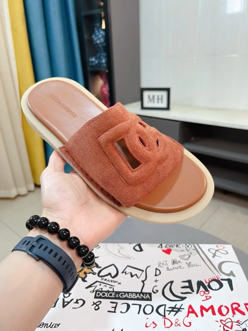 Men's shoes 💰340🌹🌹 (dg) New men's slippers, high-end boutique, leather puff upper with exquisite embossed logo decoration, fine workmanship, super soft sole, casual, loose and comfortable, a must-have in summer! \nsize：38-44